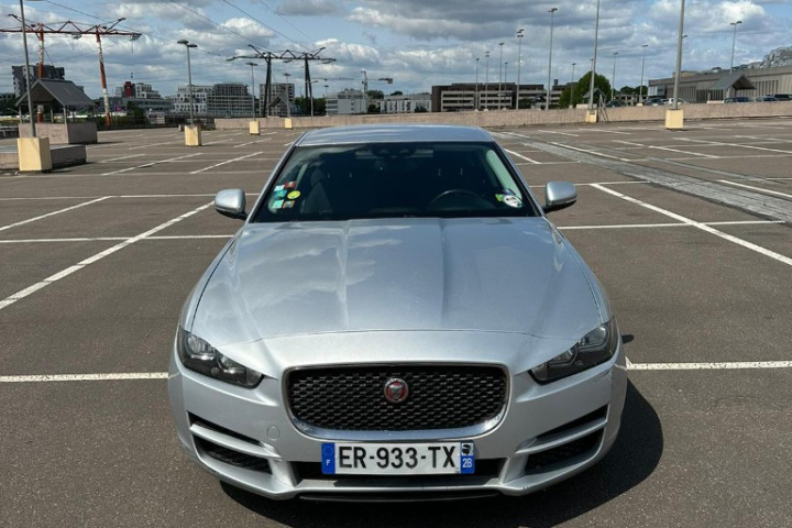 JAGUAR XE